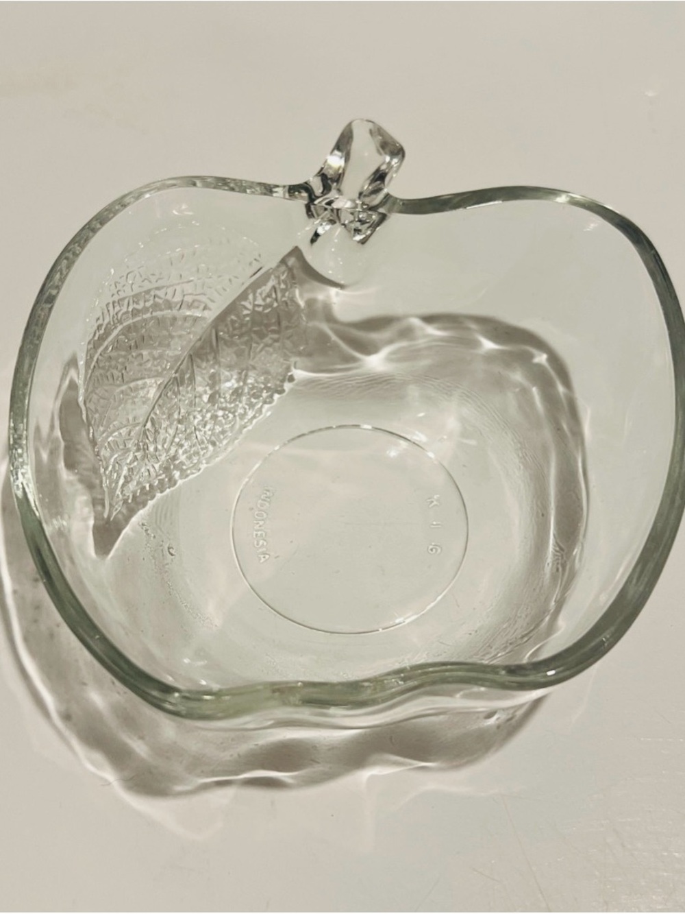 Set of 2 Clear Glass Apple Bowls with Leaf Accent